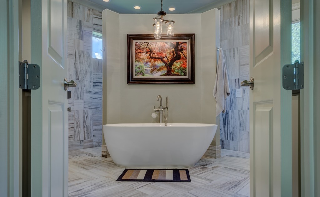 bathroom with a big tub